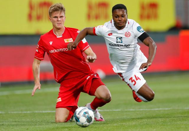 英媒：卡里克治下曼联将踢4231