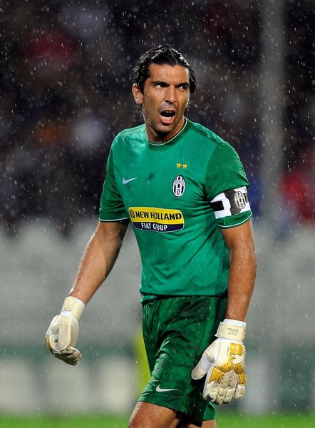 [中超]24年后“花”开工体 上海申花力克北京国安