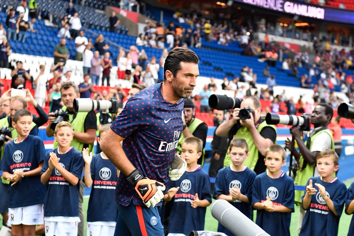 [图]路易斯失点米内罗进球被吹 申花0-2神户胜利船