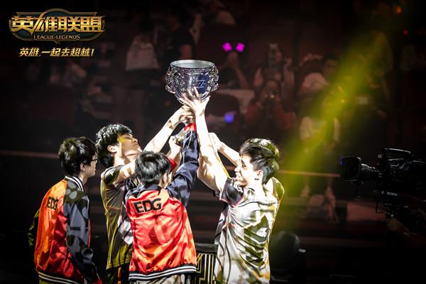 夸张！ Flandre 的战争之神Gwen在12分钟内取得了四杀，结束了比赛AL1-0TT